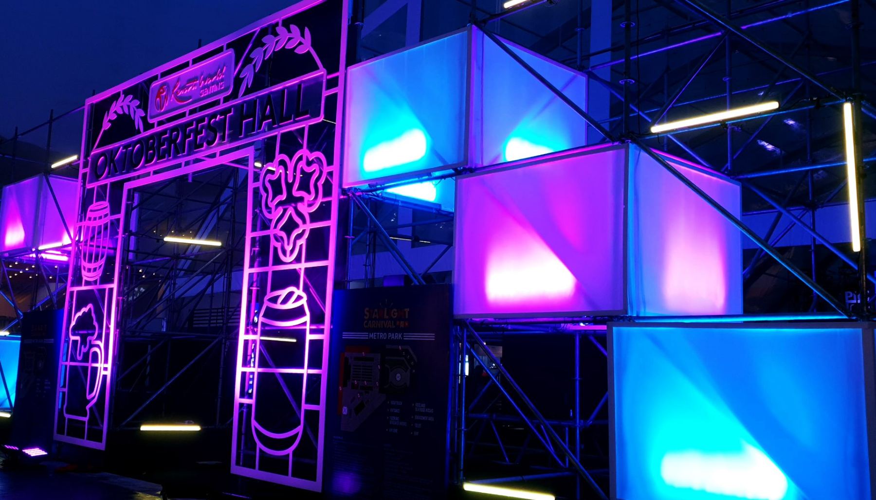 Illuminated arch installation